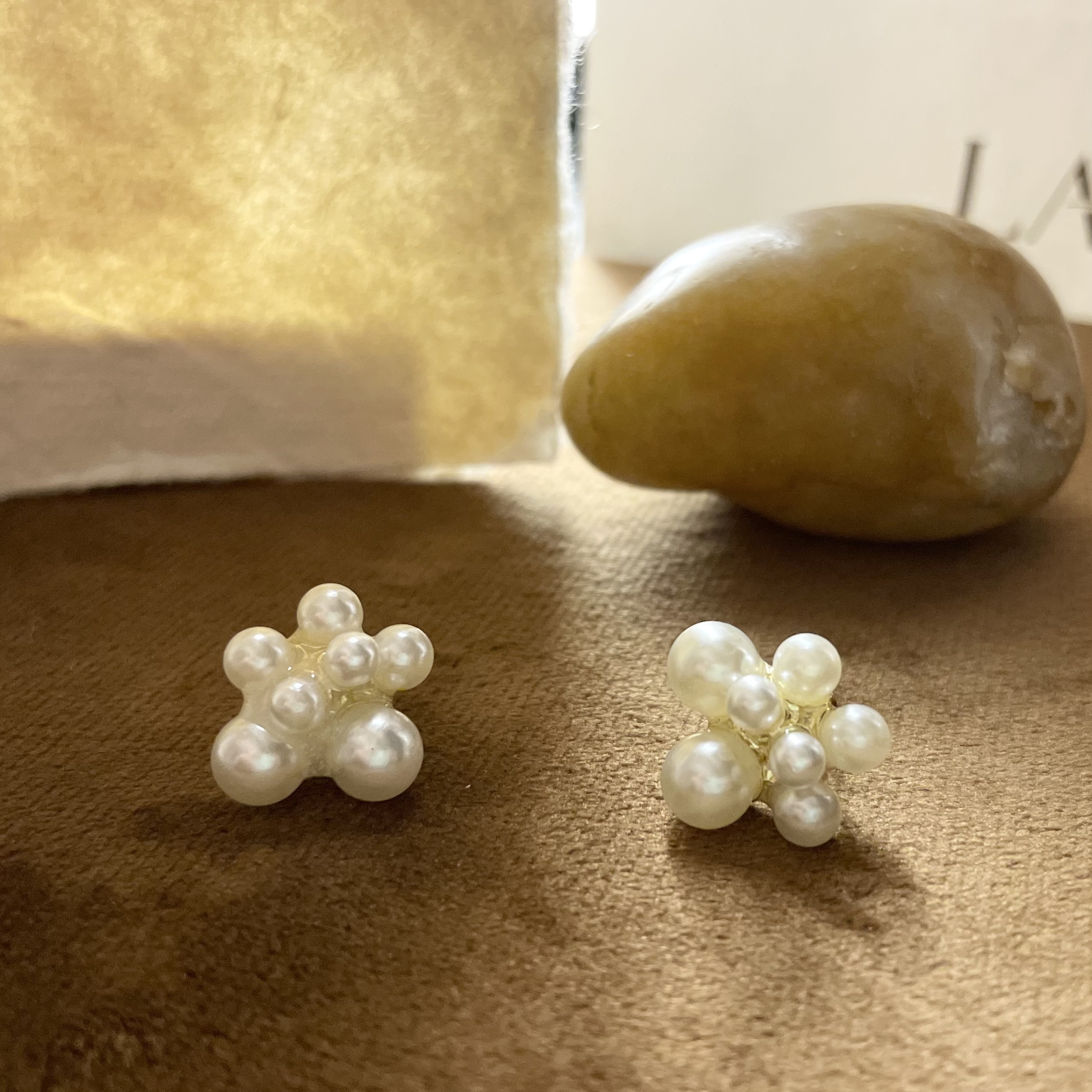 钛钢耳饰 钛钢耳饰 LARVINA白色复古风格耳环