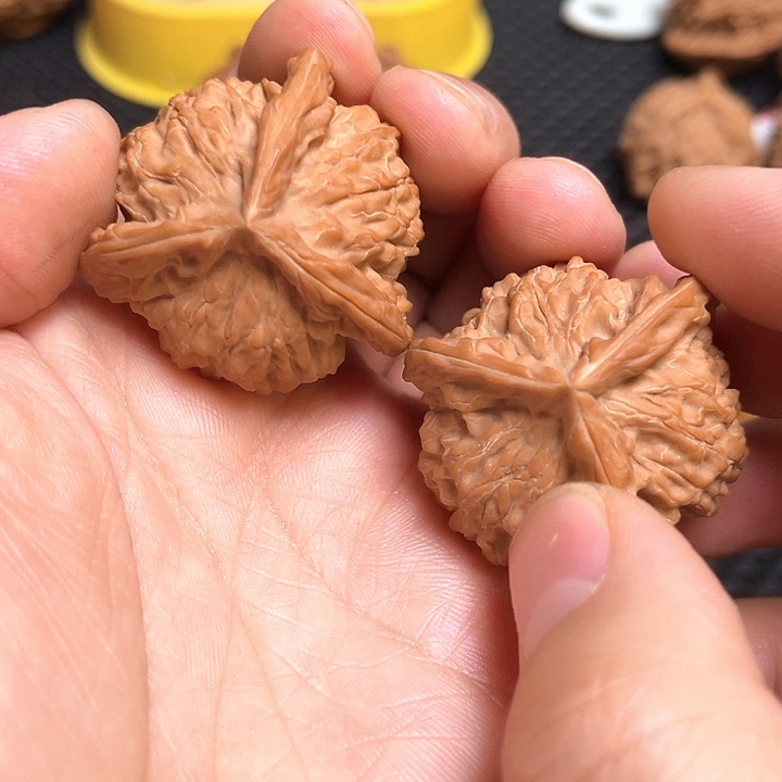 桃核把件39三棱核桃