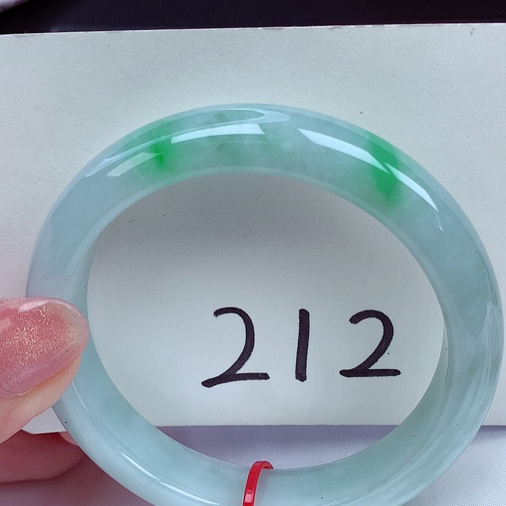 翡翠手镯未镶嵌翡翠