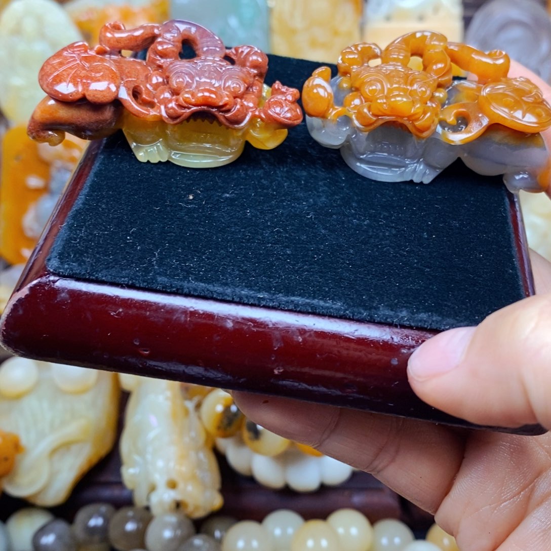 石英质玉未镶嵌颈饰