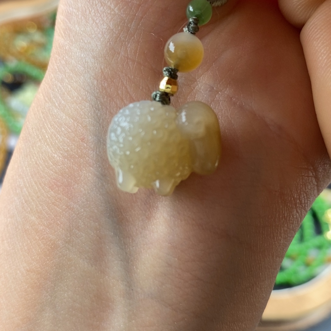 和田玉未镶嵌吊坠(不含链)糖白咩咩羊