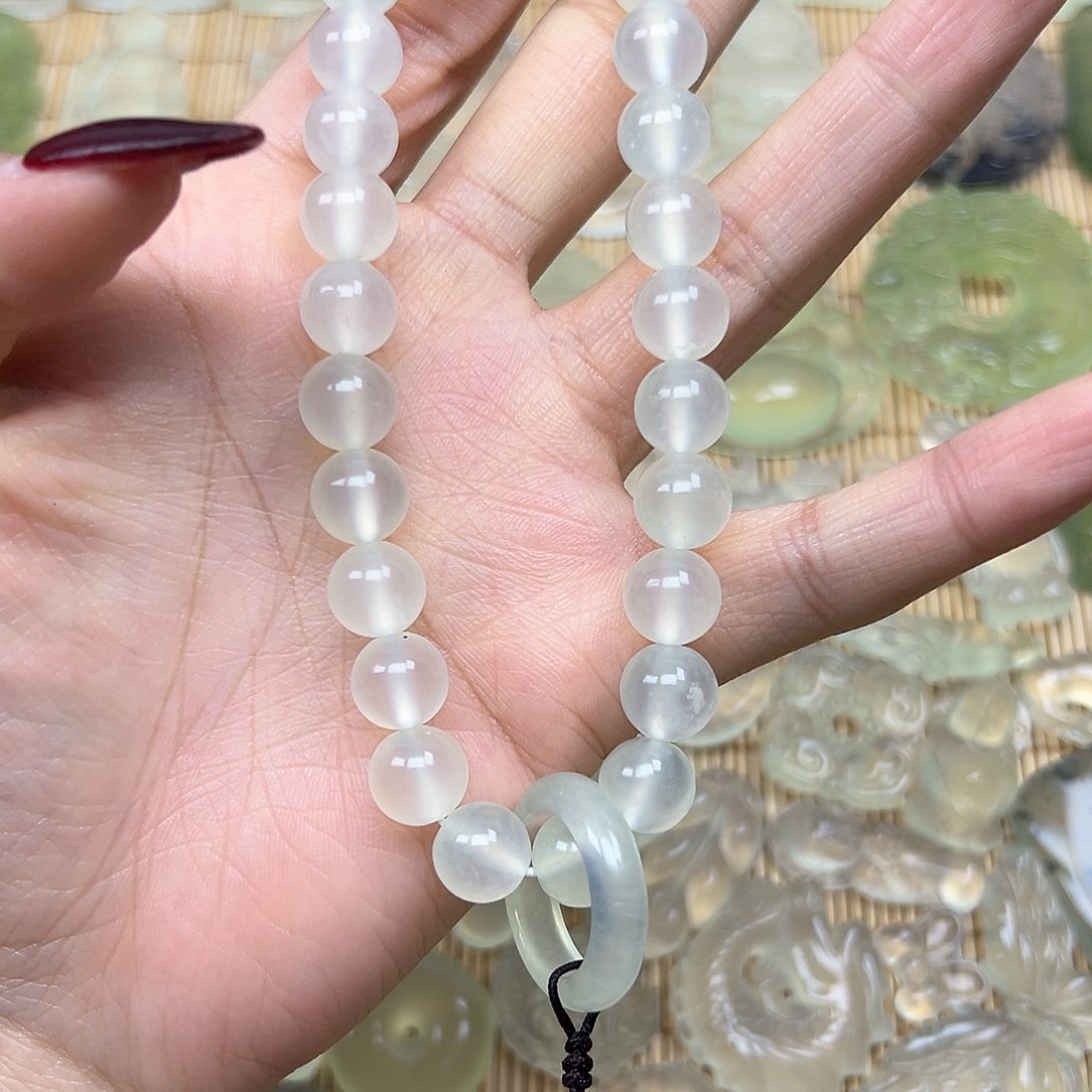 蛇纹石玉颈饰未镶嵌