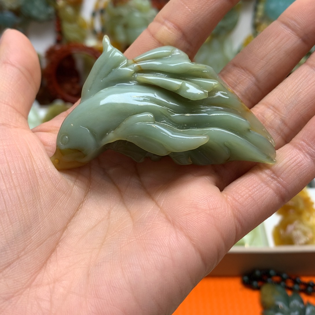 蛇纹石玉颈饰未镶嵌