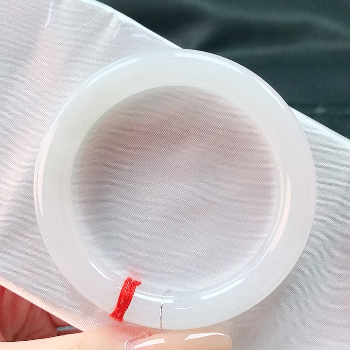 翡翠手镯未镶嵌53圈