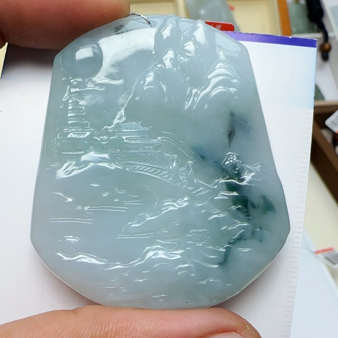 翡翠未镶嵌颈饰飞**高，