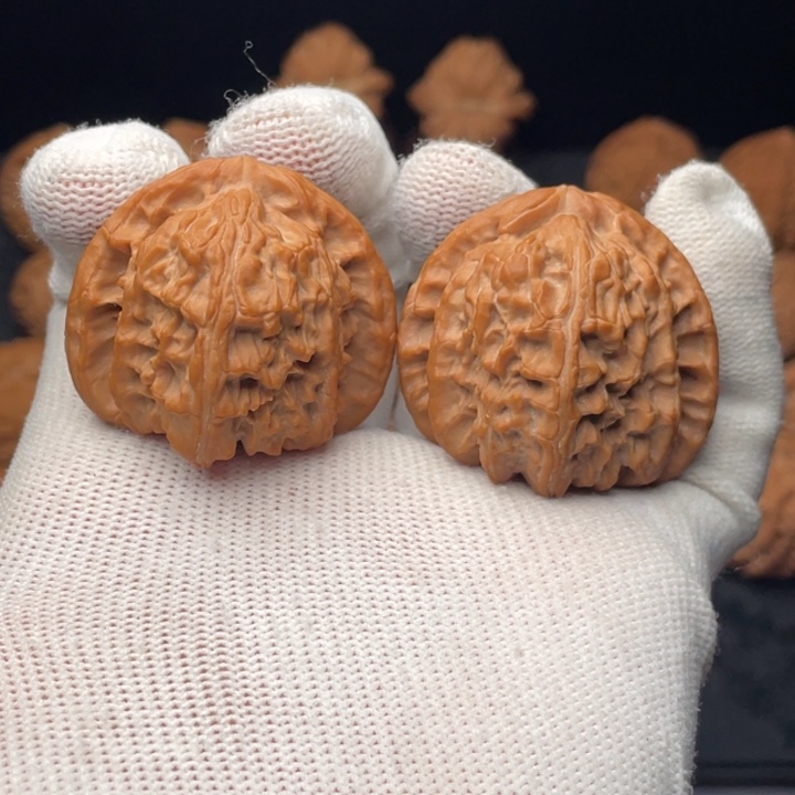 战***颂文玩核桃吊坠40三角白