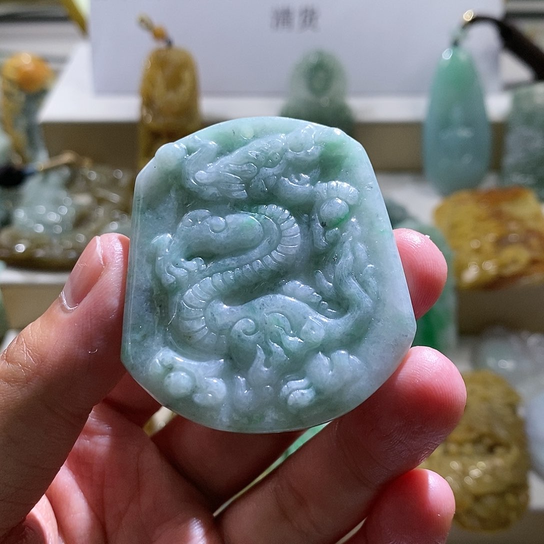 【闪购商品】翡翠颈饰未镶嵌龙牌