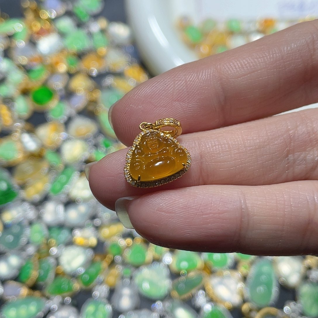 翡翠颈饰18K金镶嵌小*许天然翡翠18kA货