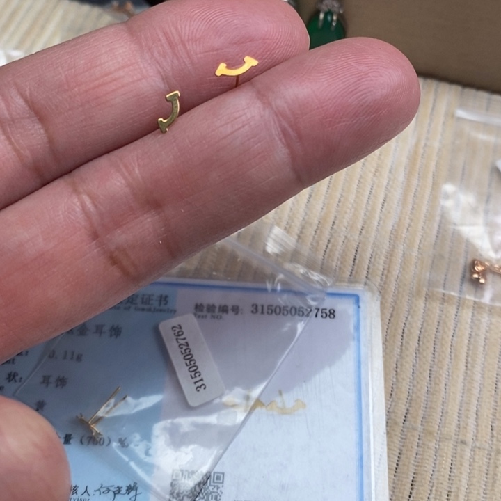 玛瑙/玉髓耳钉18K金镶嵌