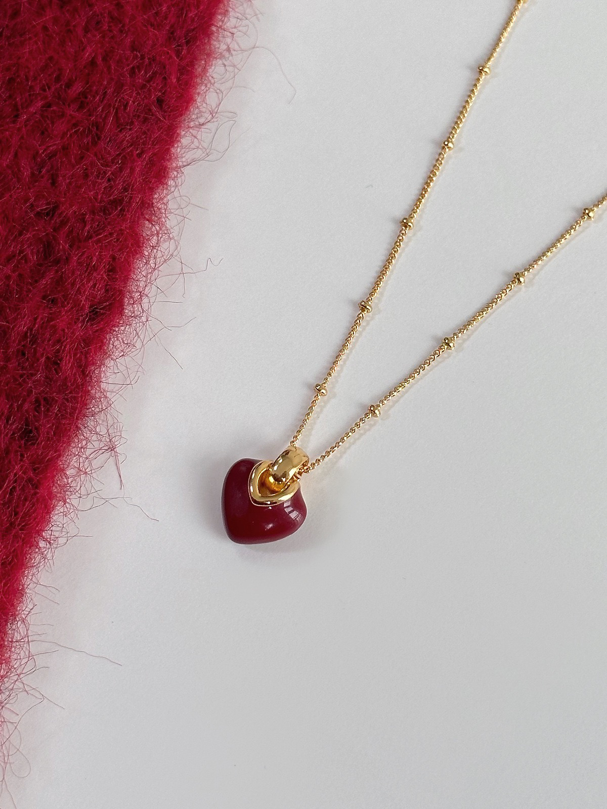 铜合金项链 红色珐琅爱心项链配饰女复古毛衣链法式气质锁骨链