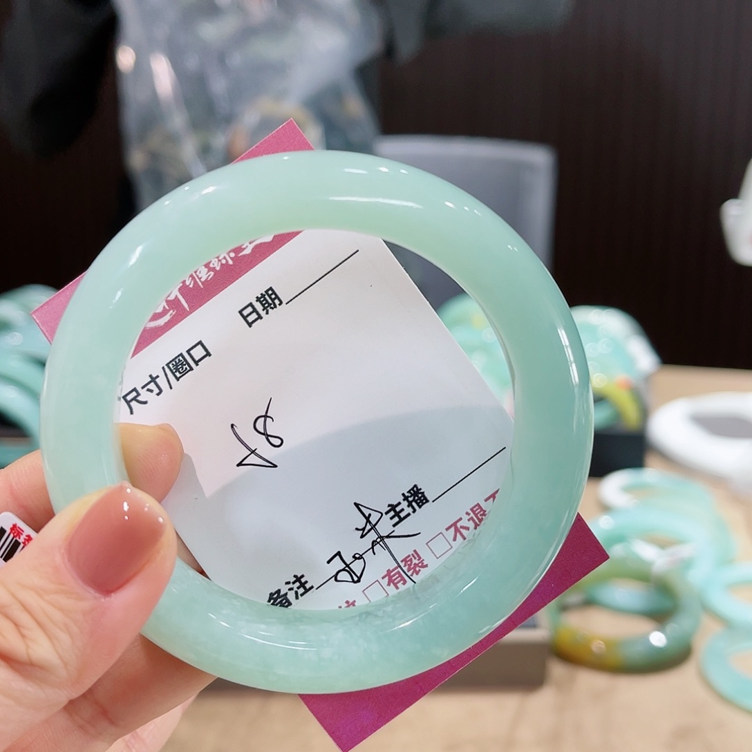 蛇纹石玉手镯未镶嵌玉*