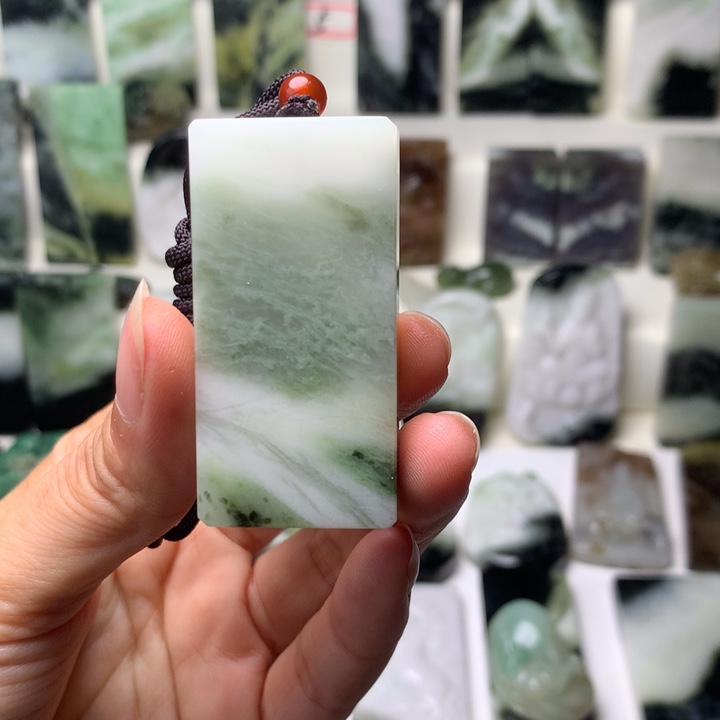 独山玉未镶嵌颈饰