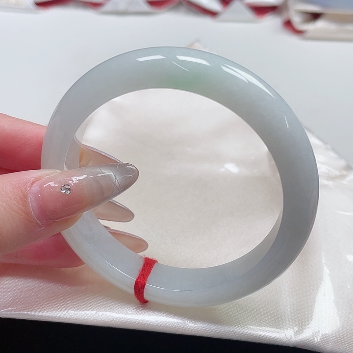 翡翠手镯未镶嵌缅甸