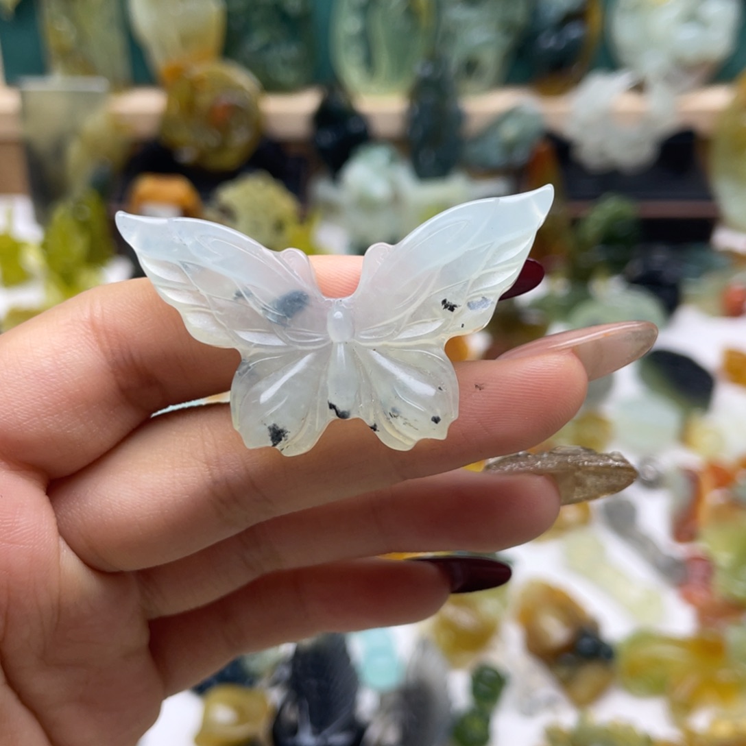 蛇纹石玉颈饰未镶嵌