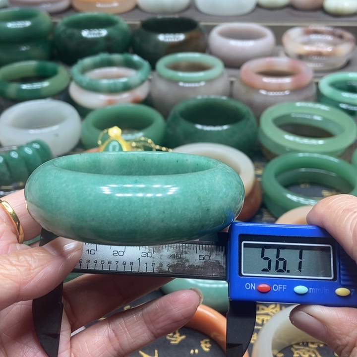 石英质玉手镯未镶嵌