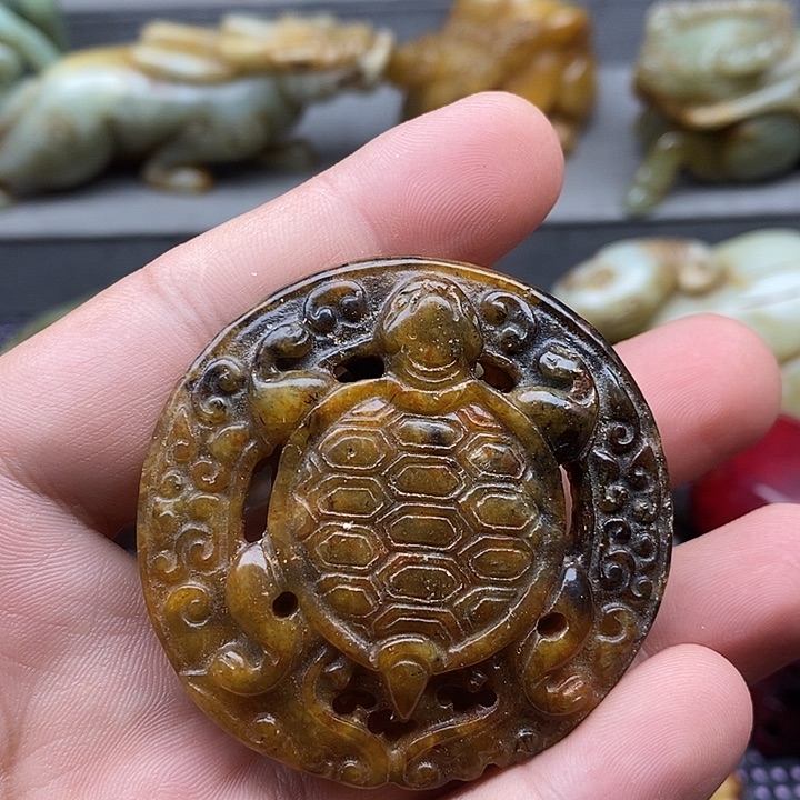 蛇纹石玉未镶嵌颈饰