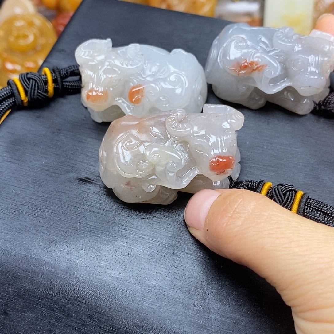 石英质玉（黄龙玉）颈饰未镶嵌