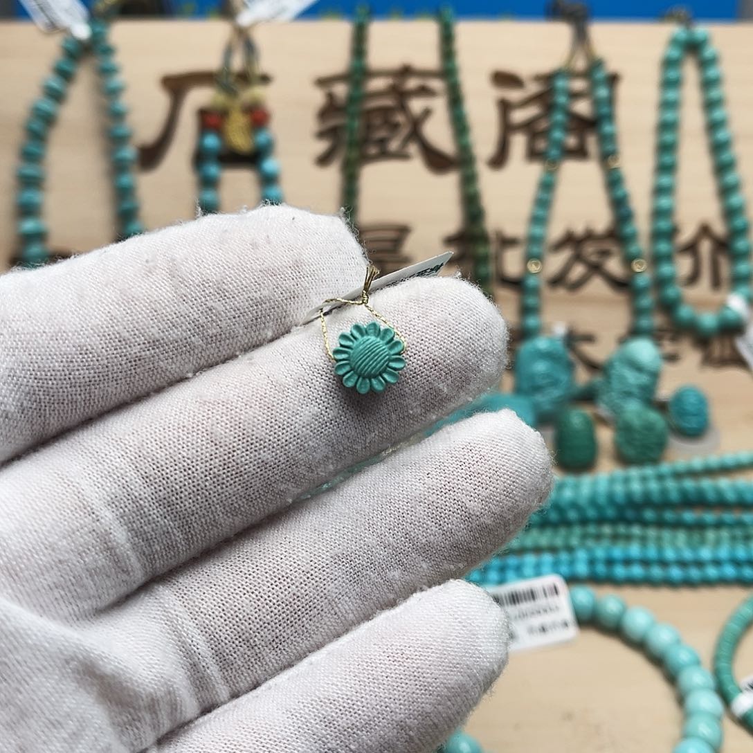 绿松石雕刻未镶嵌?***࿐