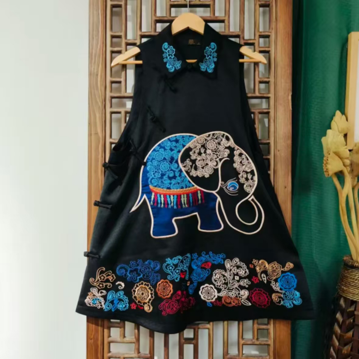 （LS763-1）凤徕兮私人定制黑色光板底大象刺绣翻领中长款马夹