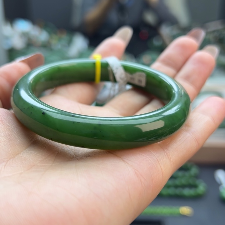 和田玉（碧玉）未镶嵌手镯