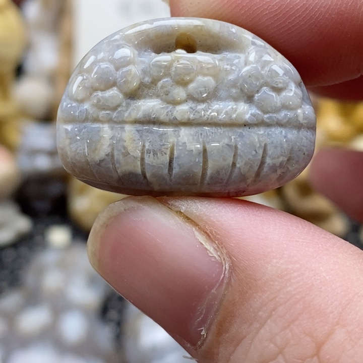 颈饰未镶嵌硅化珊瑚（珊瑚玉）小