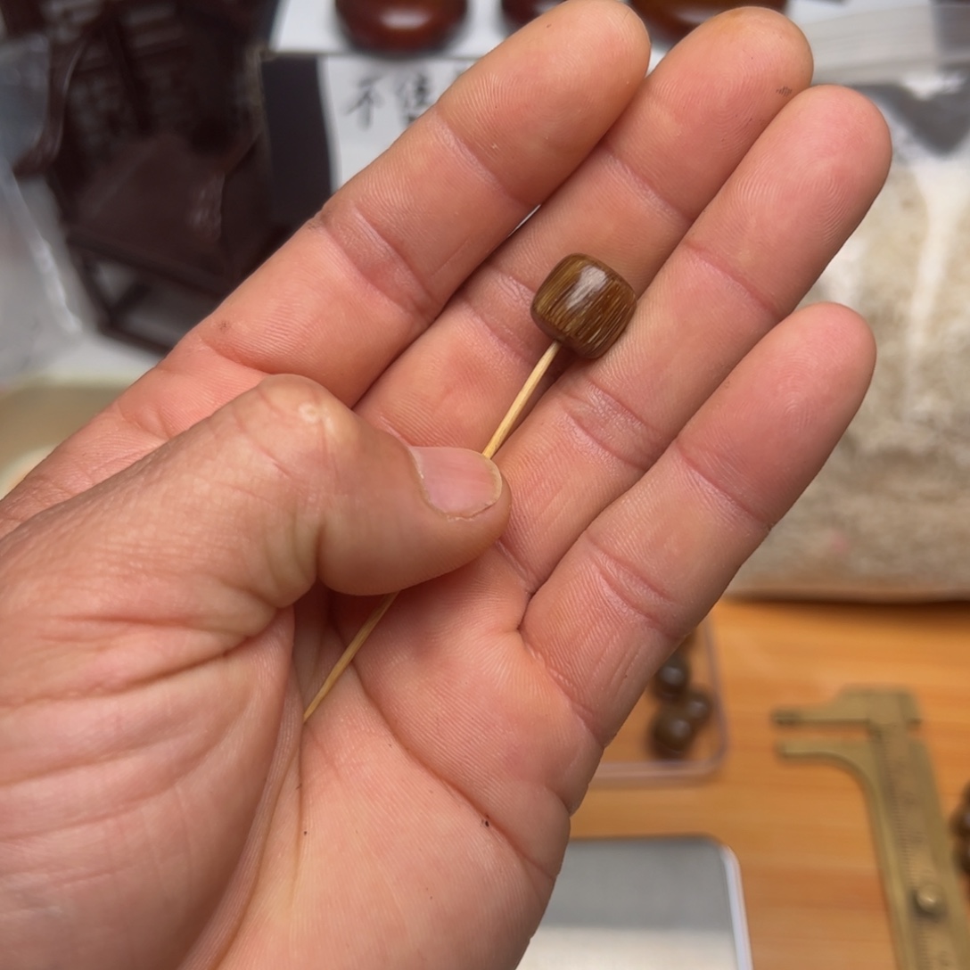 树脂只买单纯的吊坠，没带链子，属的性质。