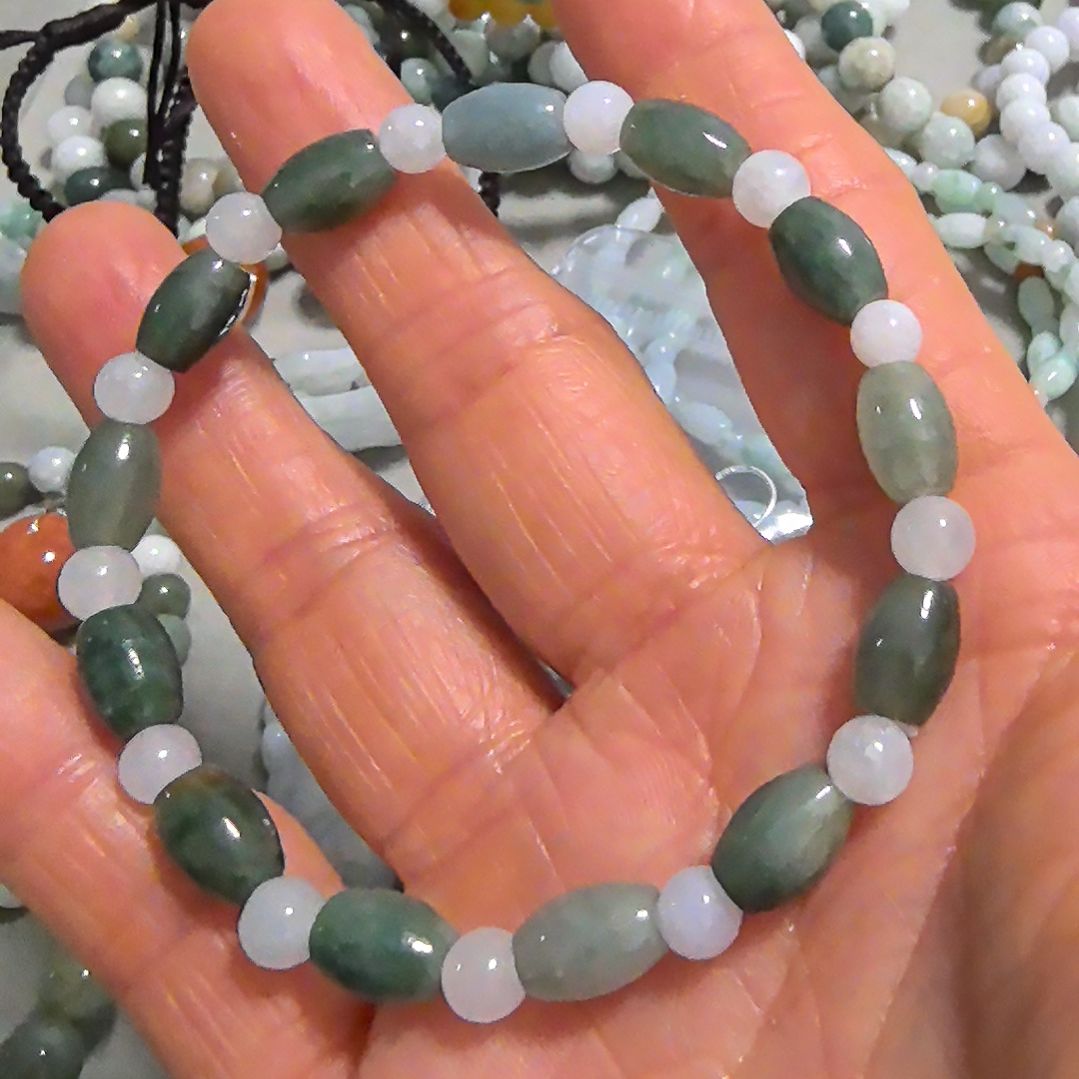 翡翠颈饰未镶嵌手串