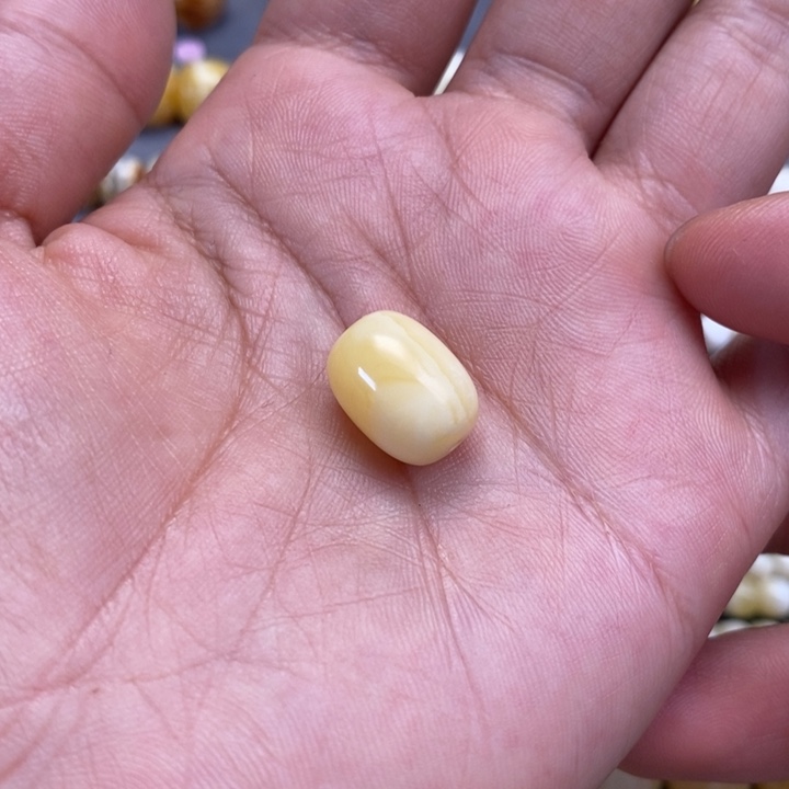 未镶嵌蜜蜡裸石桶珠