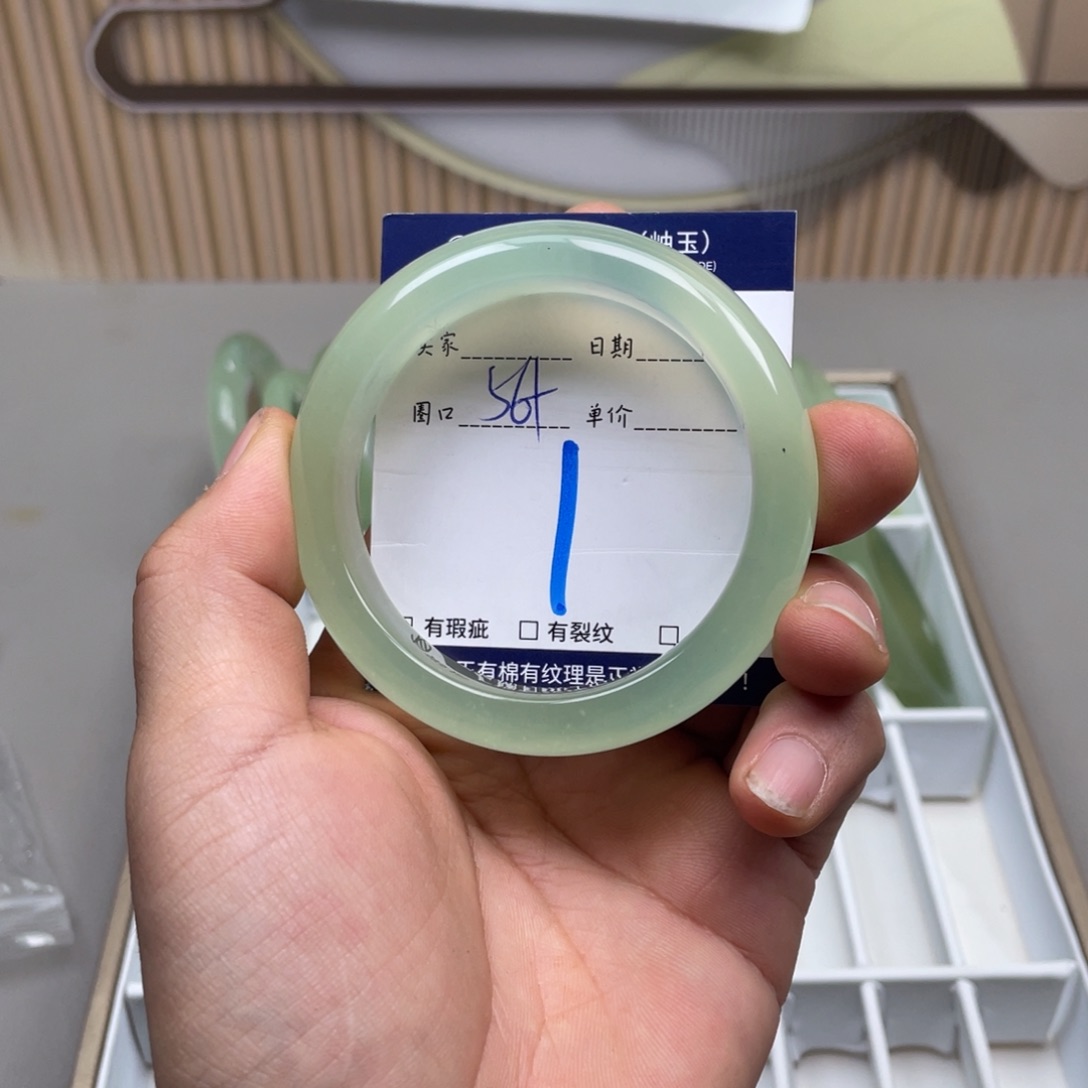 岫玉手镯手镯未镶嵌