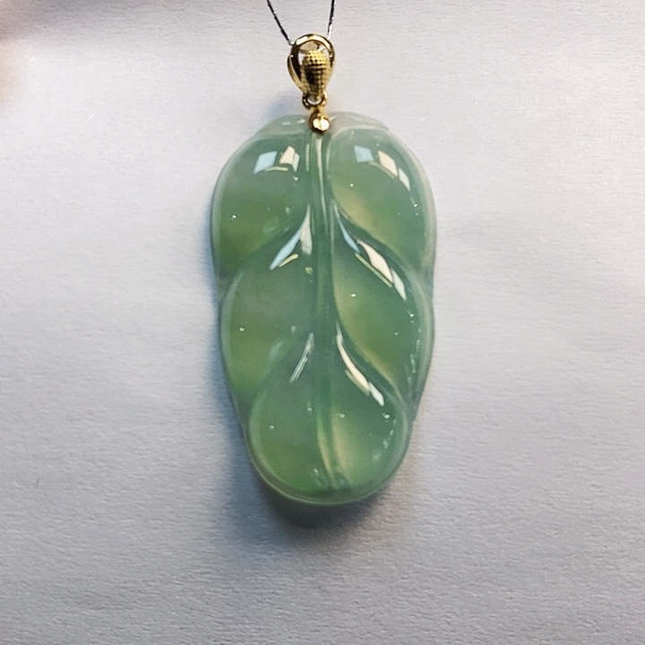 翡翠18K金镶嵌颈饰翡翠树叶