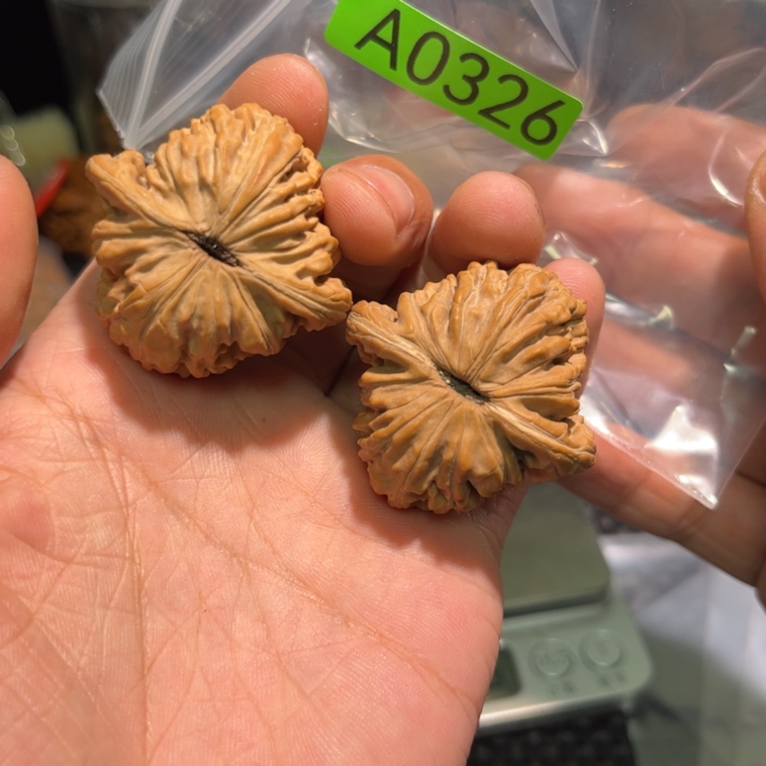 文玩核桃吊坠39.6汉高楼