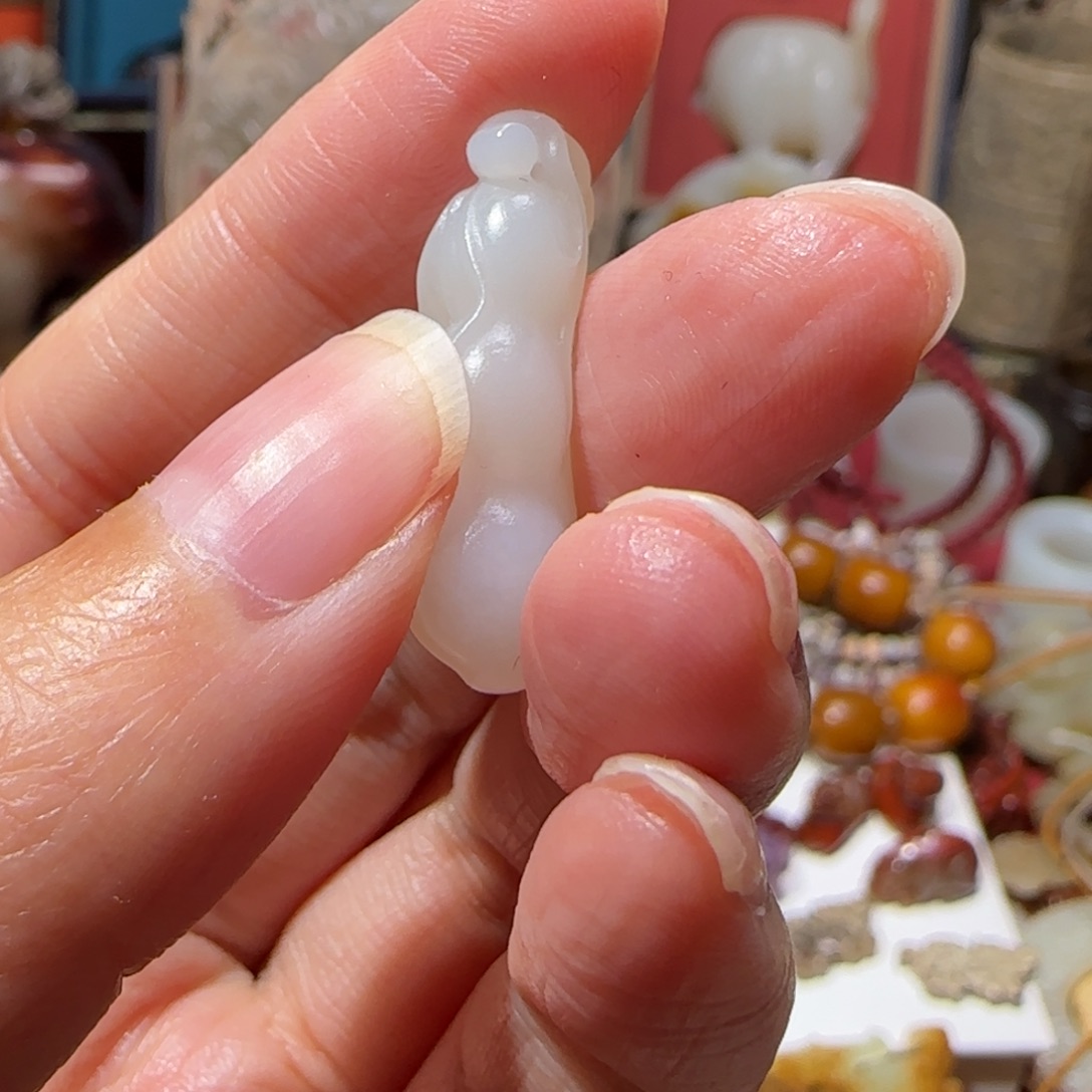 阴***秘和田玉未镶嵌挂件