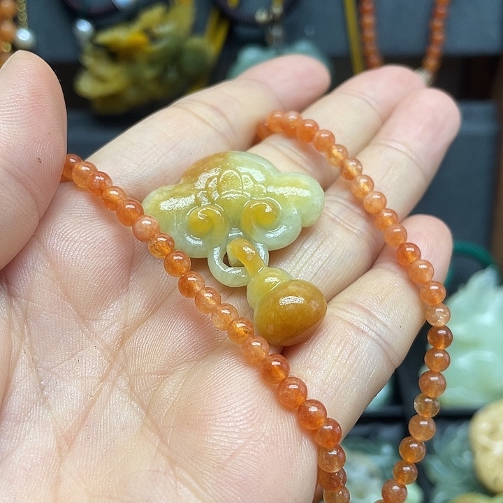 未镶嵌蛇纹石玉颈饰是**呀