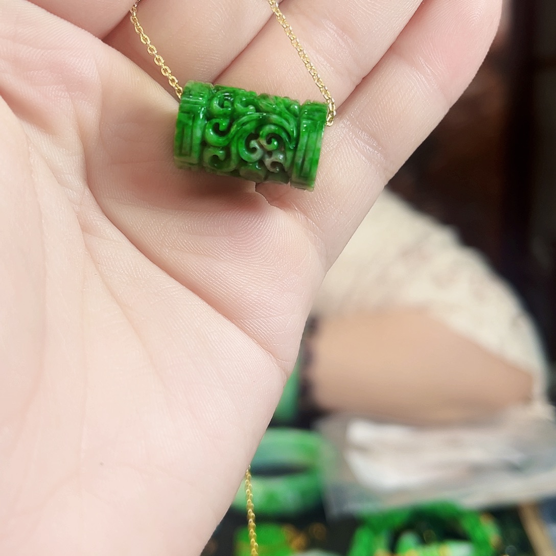 翡翠颈饰未镶嵌吊坠