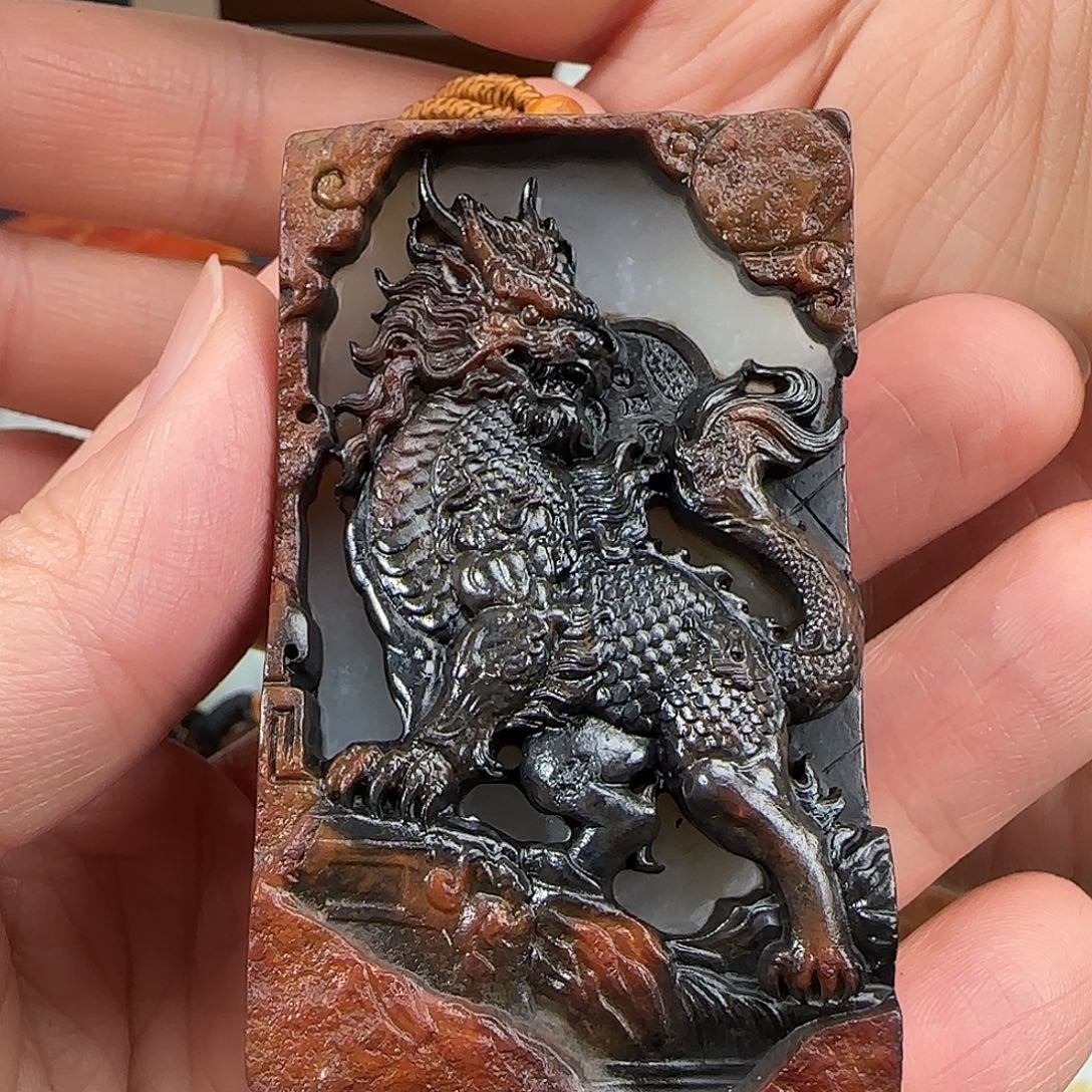 爱***活和田玉未镶嵌颈饰