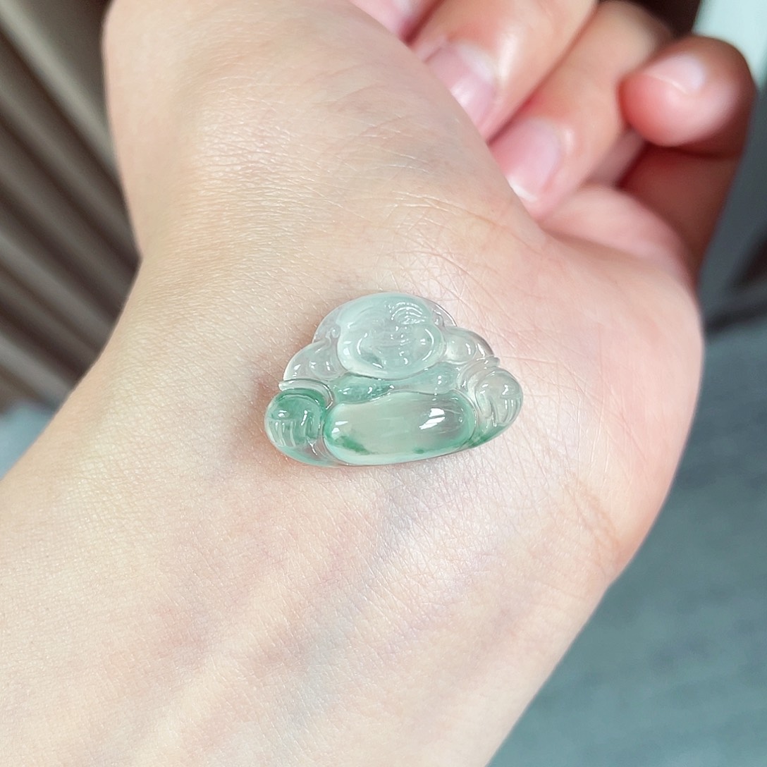 翡翠颈饰未镶嵌佛公