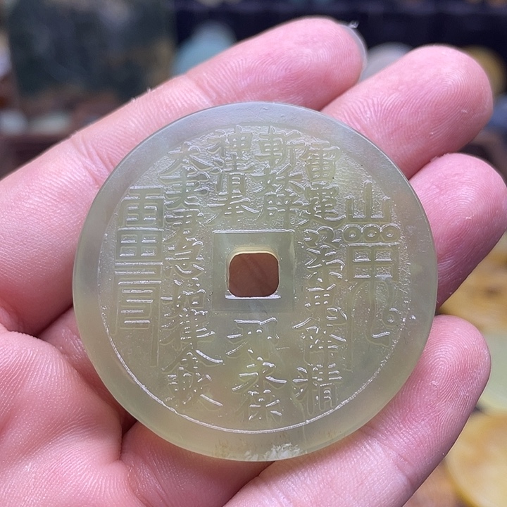 蛇纹石玉挂件未镶嵌