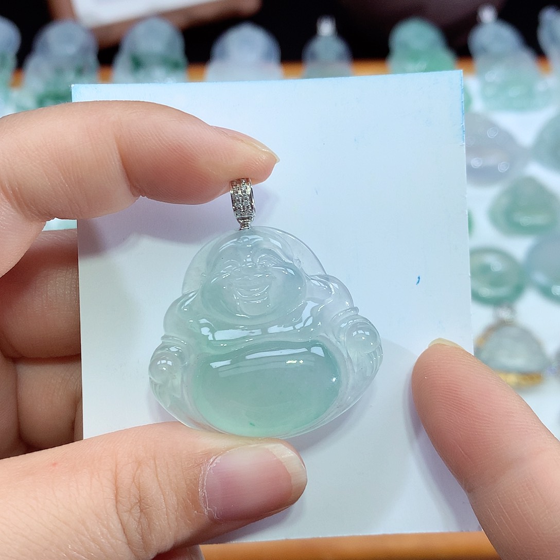 翡翠18K金镶嵌颈饰冻佛