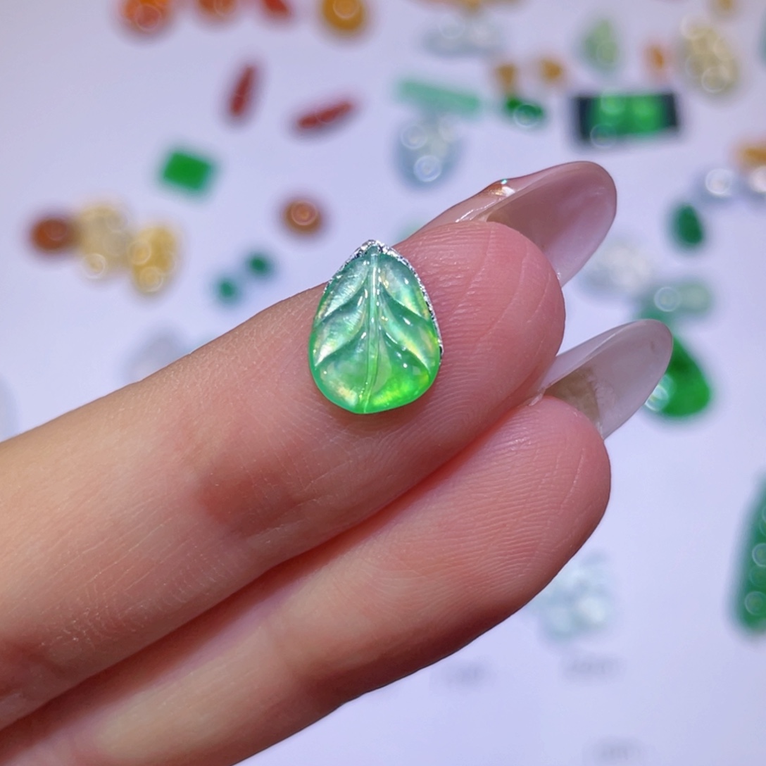 翡翠未镶嵌颈饰裸石