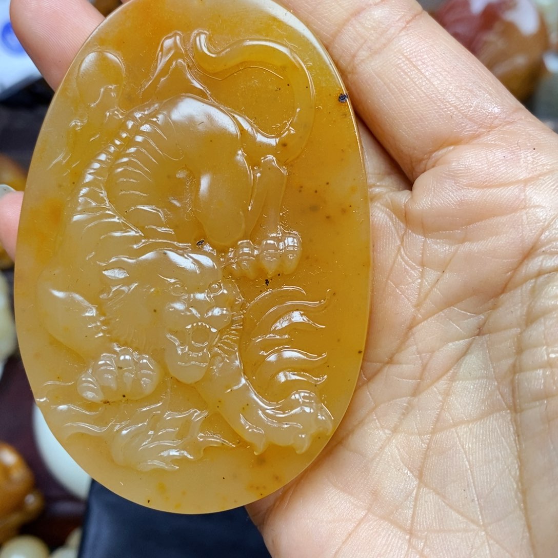 石英质玉（黄龙玉）颈饰未镶嵌