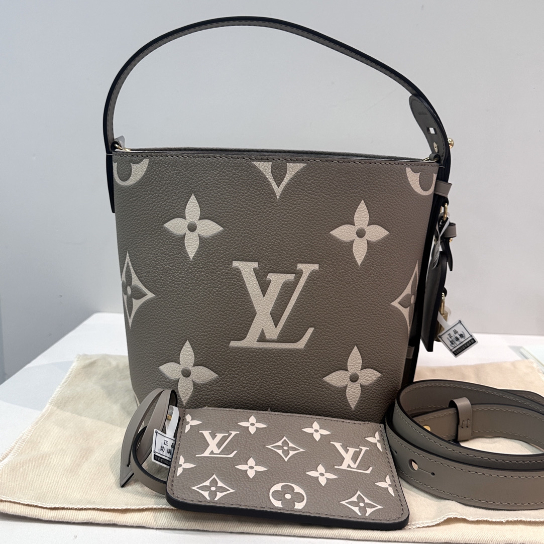 未使用 LouisVuitton/路易威登 all in bb大象灰全皮小号水桶包