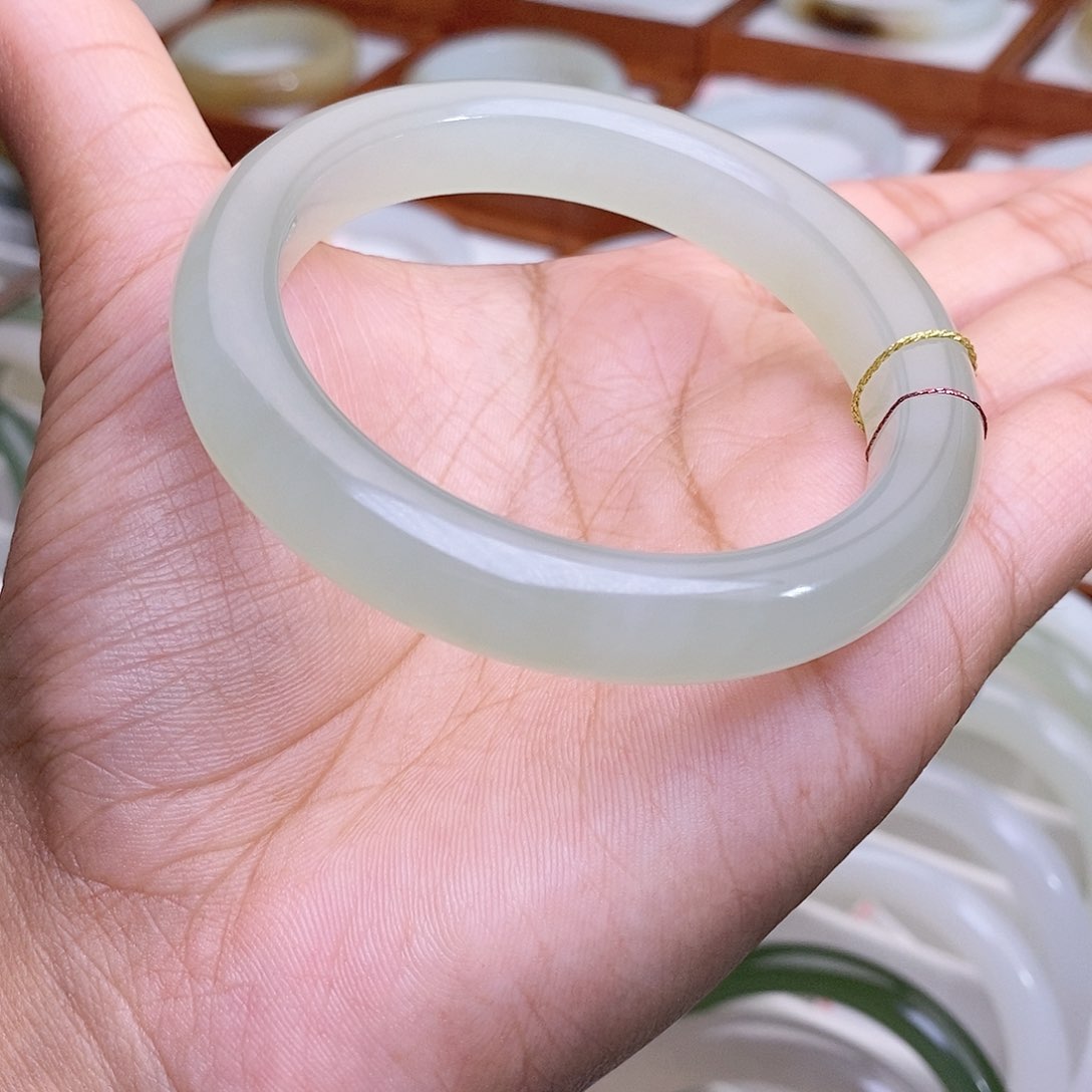 和田玉手镯未镶嵌54.6