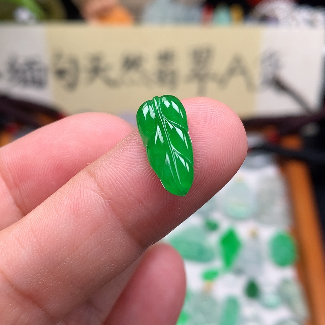 翡翠散珠缅甸天然A货翡翠阳绿叶子