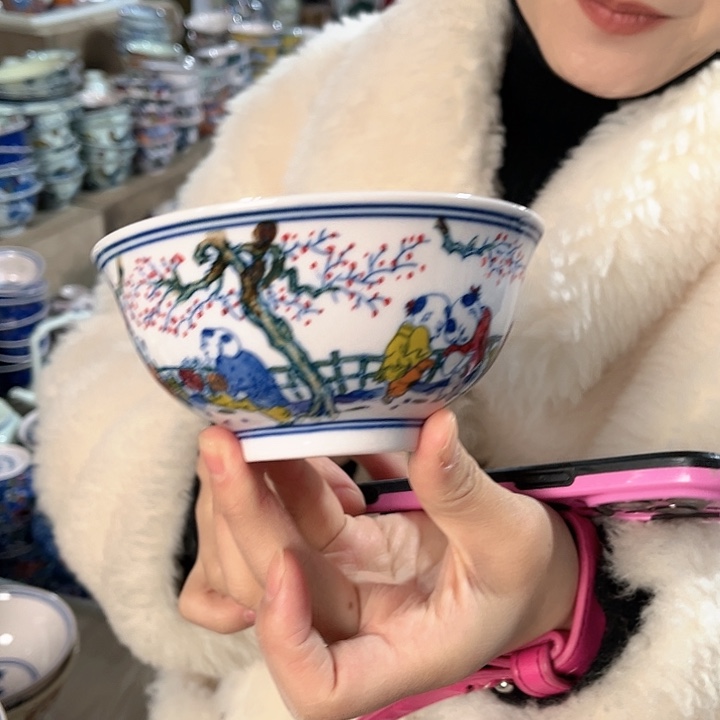 瓷片/////////直径12.5厘米。红。