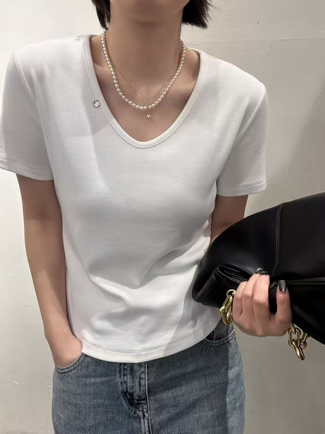 简单大方显瘦短袖