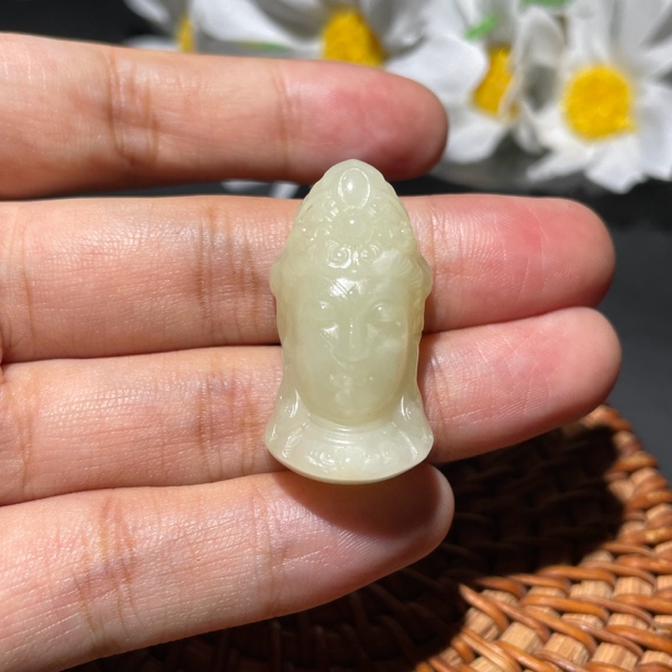 天然和田玉新疆黄口观音法相挂件12.2克32-16.7-13毫米