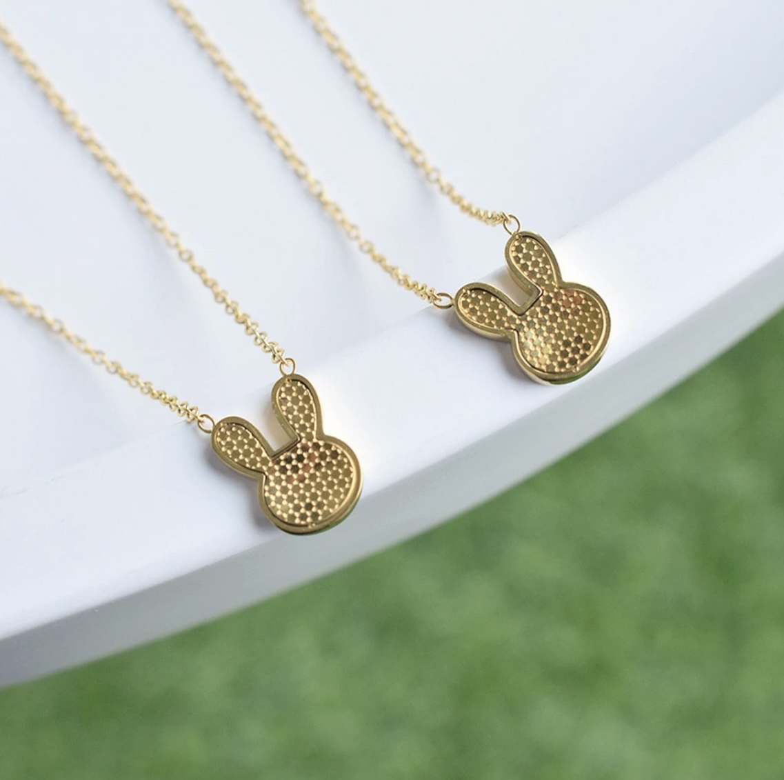 钛钢吊坠  3855新款百搭龙鳞兔子项链可爱生肖兔子吊坠锁骨链