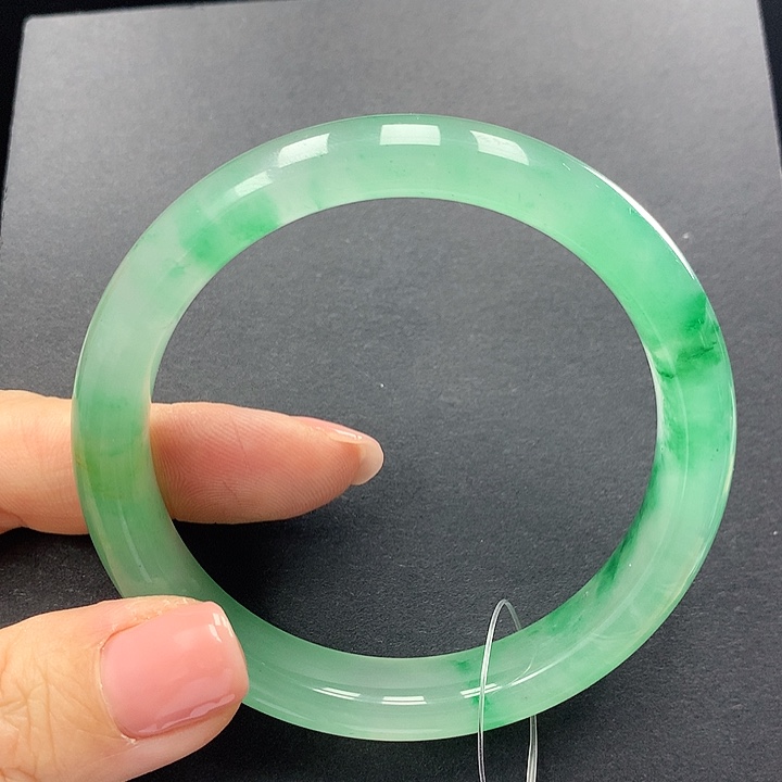 石英质玉手镯未镶嵌柠**木