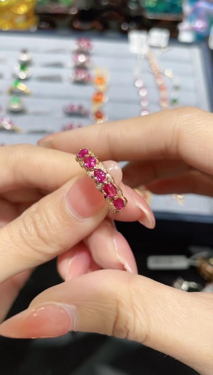 18K金镶嵌天然无烧红宝石戒指排戒