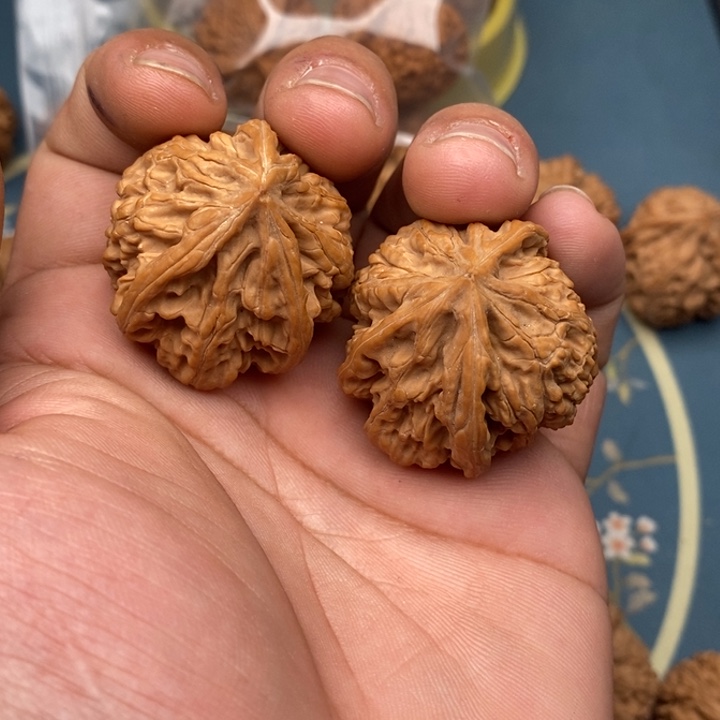 文玩核桃把件玉龙